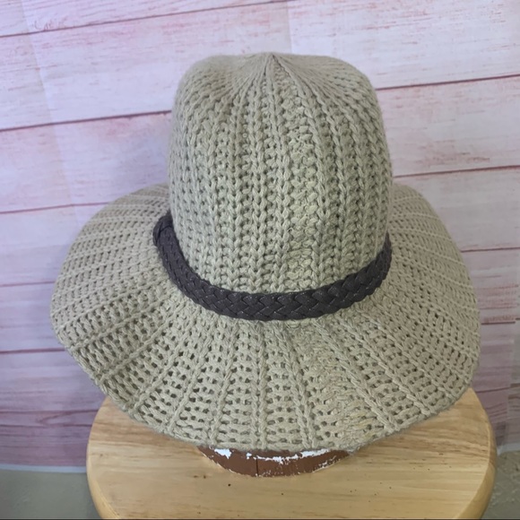 Hat - Picture 3 of 6